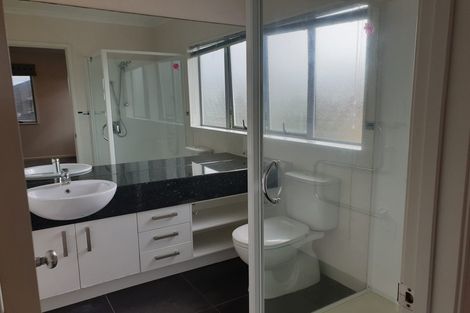 Photo of property in 9 Seresin Crescent, Flat Bush, Auckland, 2016