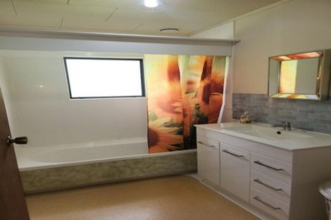 Photo of property in 78 Peach Road, Glenfield, Auckland, 0629