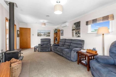 Photo of property in 33 Winston Avenue, Hokowhitu, Palmerston North, 4410
