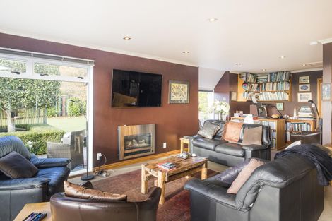 Photo of property in 38 Titirangi Drive, Fitzherbert, Palmerston North, 4471