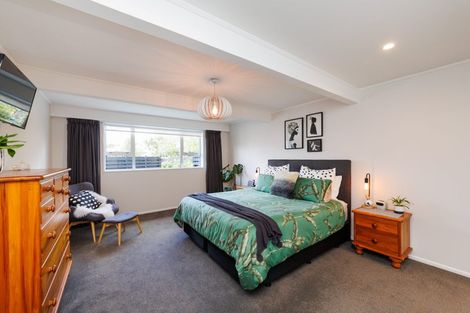 Photo of property in 15 Chilton Grove, Hokowhitu, Palmerston North, 4410