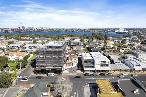 Photo of property in "milford 110" Penthouse, 304/110 Kitchener Road, Milford, Auckland, 0620