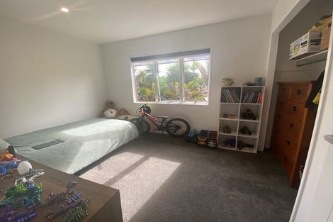 Photo of property in 16 Garton Drive, Massey, Auckland, 0614