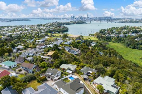 Photo of property in 26 Fairfax Avenue, Northcote, Auckland, 0627