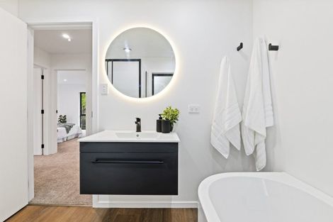 Photo of property in 11 Marina Grove, Frankleigh Park, New Plymouth, 4310