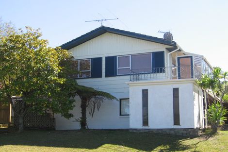 Photo of property in 1 Malters Place, Browns Bay, Auckland, 0630