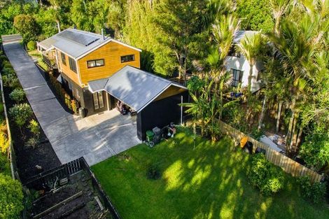 Photo of property in 136 Woodlands Park Road, Titirangi, Auckland, 0604