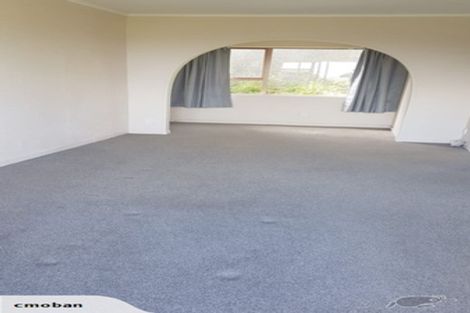 Photo of property in 8b Middlesex Place, Northland, Wellington, 6012