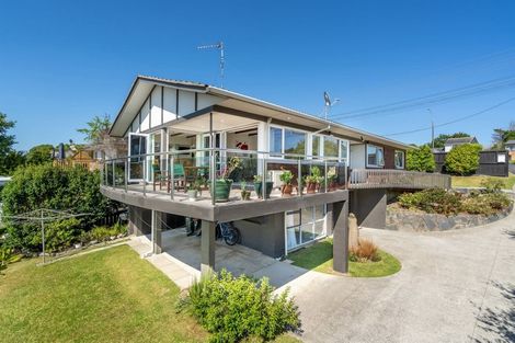 Photo of property in 769 East Coast Road, Northcross, Auckland, 0630