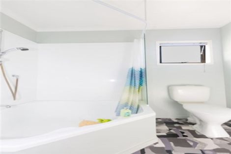 Photo of property in 42 Dress Circle, Newlands, Wellington, 6037