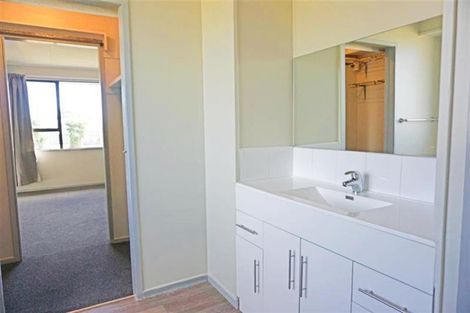 Photo of property in 3 Justamere Place, Weymouth, Auckland, 2103