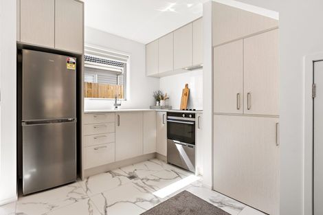 Photo of property in 3/8 Yeovil Road, Te Atatu Peninsula, Auckland, 0610