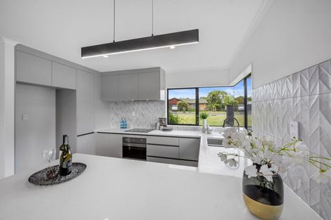 Photo of property in 4 Bryn Mawr Place, Albany, Auckland, 0632