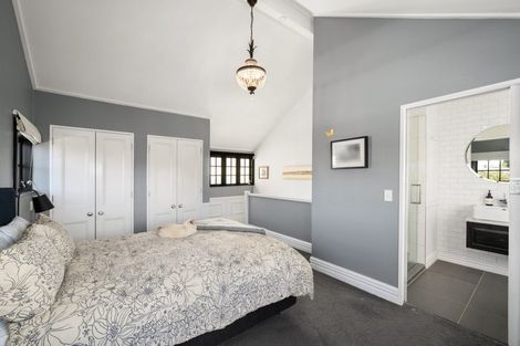 Photo of property in 18 Farm Road, Northland, Wellington, 6012