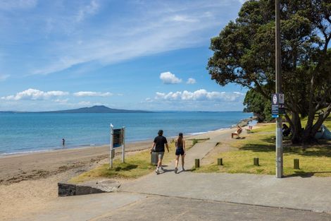 Photo of property in 1/525 Beach Road, Murrays Bay, Auckland, 0630