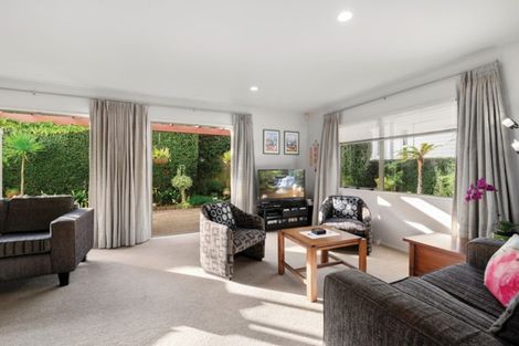Photo of property in 2/64 Onewa Road, Northcote, Auckland, 0627