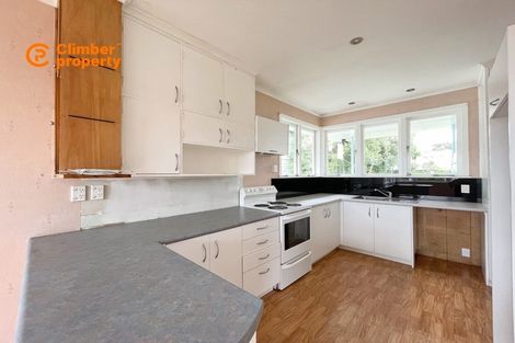 Photo of property in 8 Sherwood Avenue, Te Atatu South, Auckland, 0610