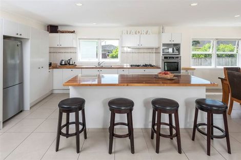 Photo of property in 50 Dale Crescent, Pakuranga, Auckland, 2010