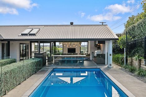 Photo of property in 86 Whites Road, Whitford, Howick, 2571