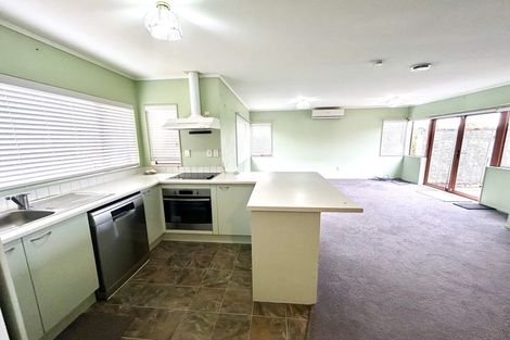 Photo of property in 14 Blueridge Close, Sunnyvale, Auckland, 0612