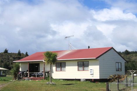 Photo of property in 22 Blake Road, Waitahanui, Taupo, 3378