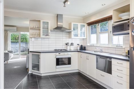 Photo of property in 15 Graham Avenue, Te Atatu Peninsula, Auckland, 0610