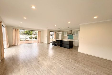 Photo of property in 35 South Kensington Way, Henderson, Auckland, 0612