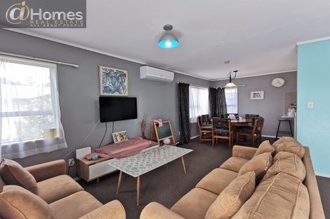 Photo of property in 4/92 Awaroa Road, Sunnyvale, Auckland, 0612