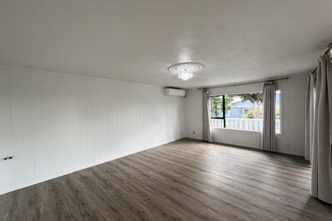Photo of property in 1/260 Sunset Road, Windsor Park, Auckland, 0632