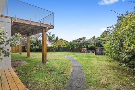 Photo of property in 30a Geoffrey Road, Torbay, Auckland, 0630