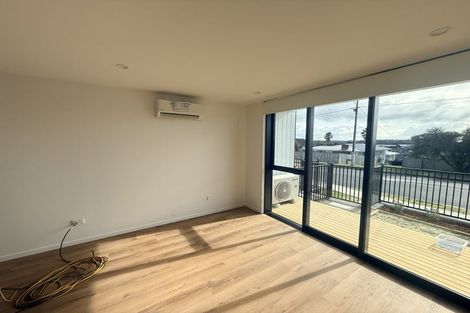 Photo of property in 4/19 Knights Road, Rothesay Bay, Auckland, 0630