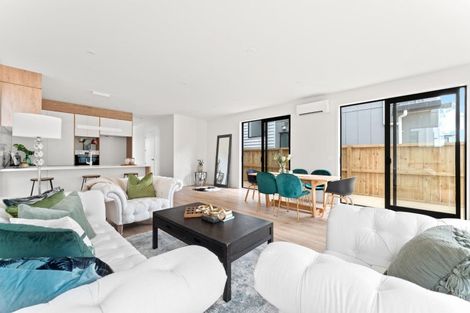 Photo of property in 21 Bronzewater Drive, Silverdale, 0932