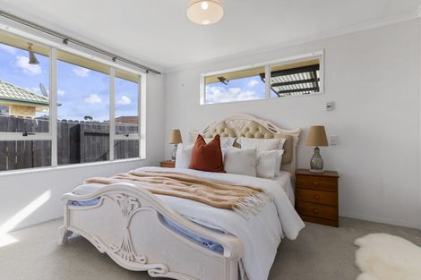 Photo of property in 11 Fernbrook Close, Burswood, Auckland, 2013
