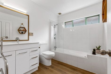 Photo of property in 5 Neta Grove, Henderson, Auckland, 0612