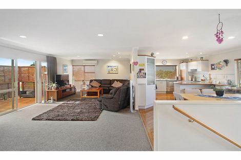 Photo of property in 78 Sunset Road, Unsworth Heights, Auckland, 0632