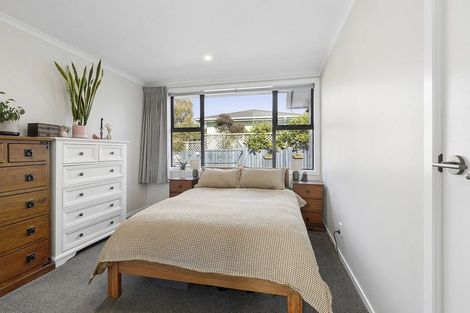 Photo of property in 110 Main Road, Titahi Bay, Porirua, 5022