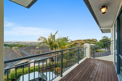 Photo of property in 56 Ribbonwood Crescent, Goodwood Heights, Auckland, 2105