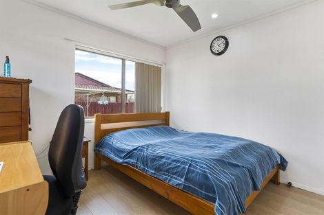 Photo of property in 1/5 Colleen Norma Place, Half Moon Bay, Auckland, 2012