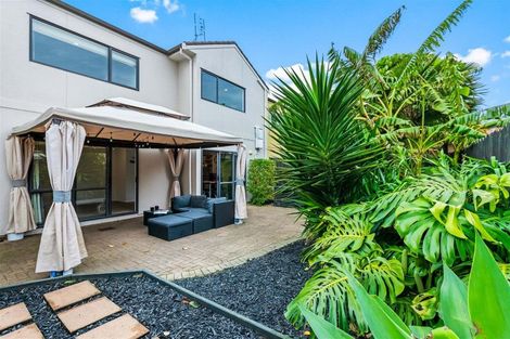 Photo of property in 9 Spalding Rise, Golflands, Auckland, 2013