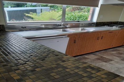 Photo of property in 8 Manahi Avenue, Kawaha Point, Rotorua, 3010