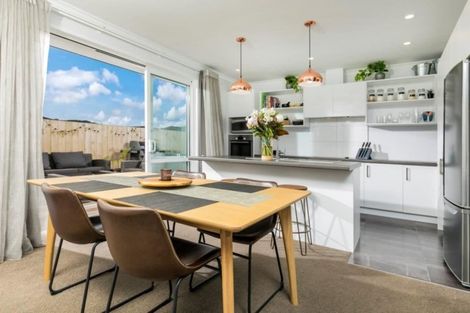 Photo of property in 5 Aporo Drive, Kumeu, 0810