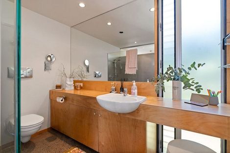 Photo of property in 6 Stormanstown Way, Seatoun, Wellington, 6022