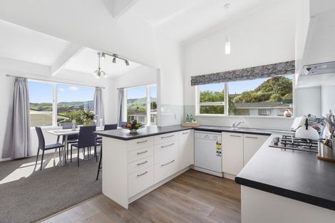 Photo of property in 6 Saint Annes Square, Tawa, Wellington, 5028