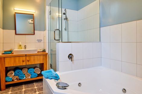 Photo of property in 296 Oriental Parade, Oriental Bay, Wellington, 6011