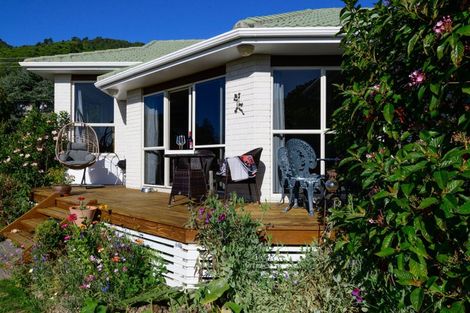 Photo of property in 54 Huia Street, Waikanae, 5036