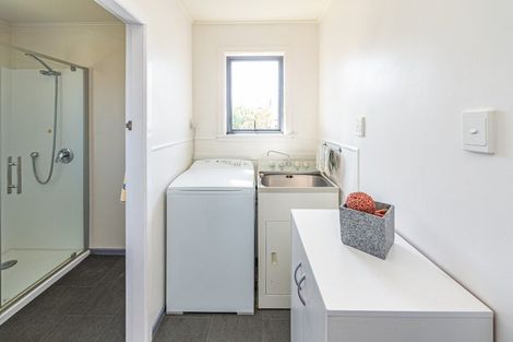 Photo of property in 21 Omori Place, Castlecliff, Whanganui, 4501