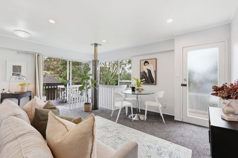 Photo of property in 2/12 Mahuta Grove, Northcote, Auckland, 0627