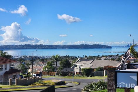 Photo of property in 20 Whiting Grove, West Harbour, Auckland, 0618