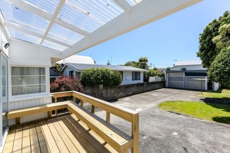 Photo of property in 10 Kingwell Street, Moturoa, New Plymouth, 4310