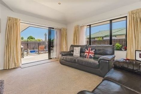 Photo of property in 8 Gandalf Crescent, Paraparaumu, 5032